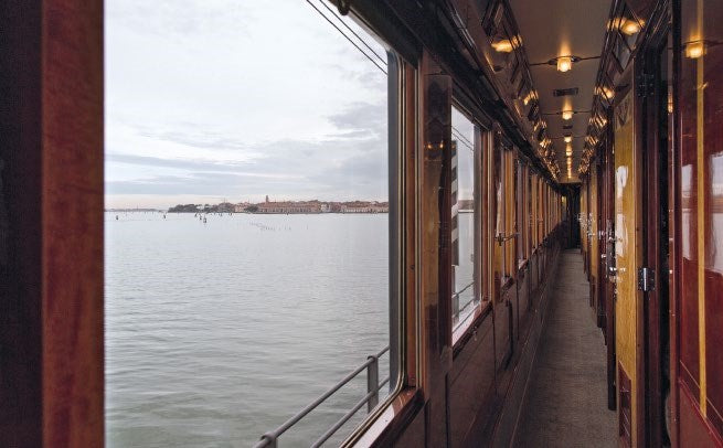 Luxury Trains by Simon Bertrand